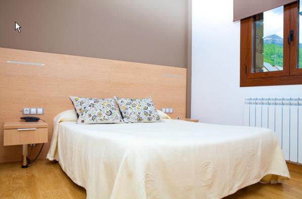 Apartahotel Castejon De Sos Ngoại thất bức ảnh